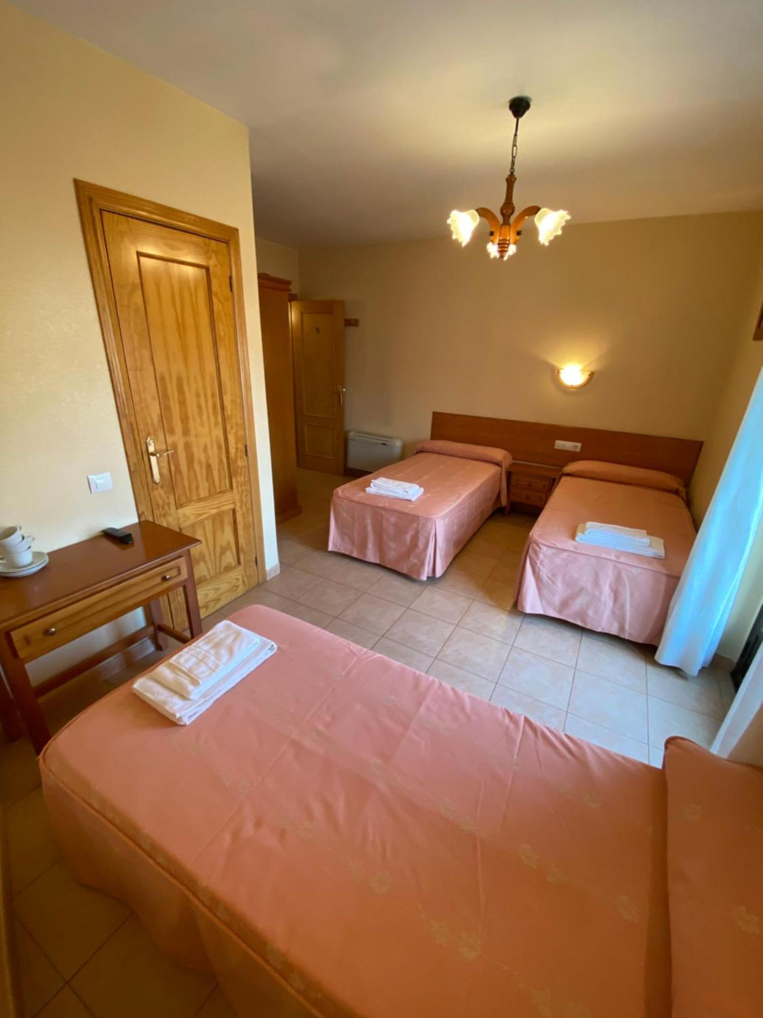 Hostal Jose Mari Ciudad-Rodrigo Екстериор снимка